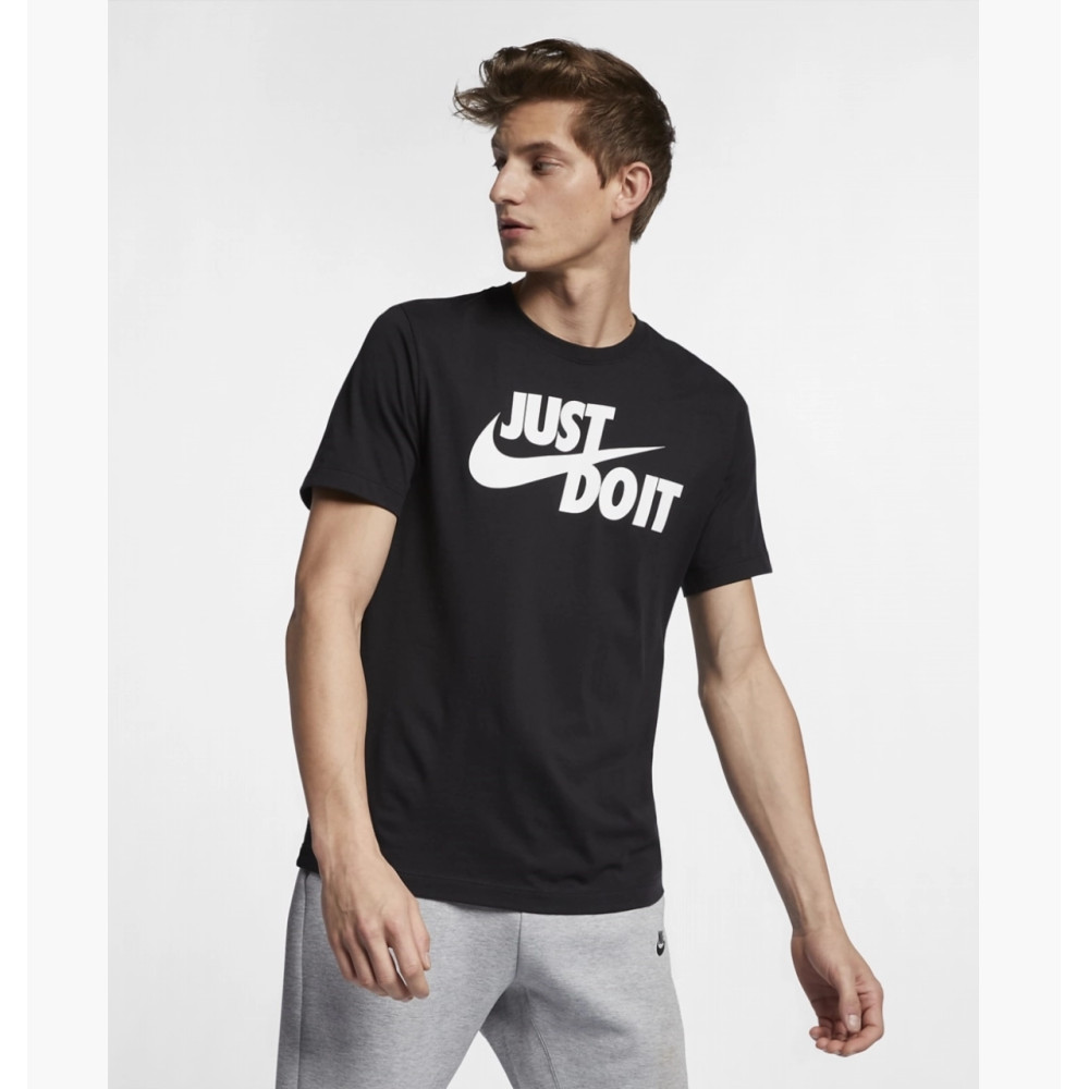 Футболка чоловіча Nike Tee AR5006 011
