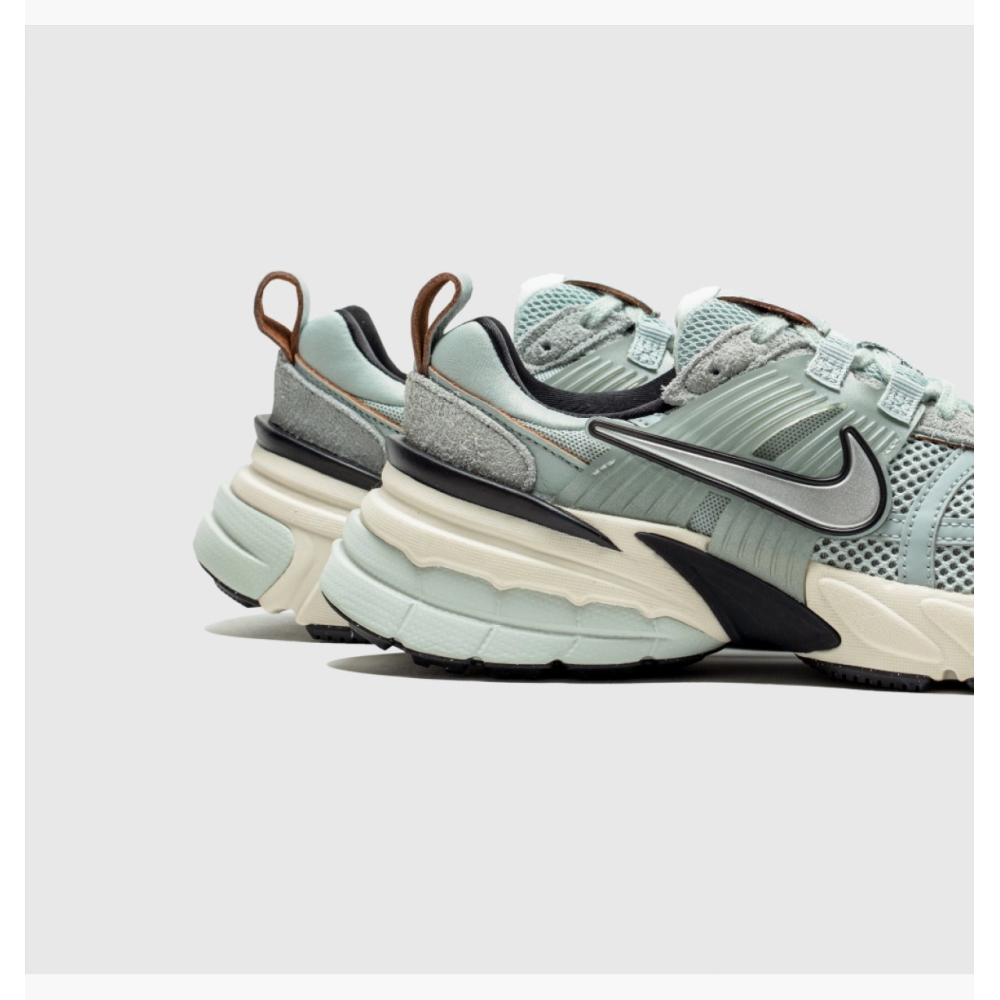 Кросівки Nike V2K Run FN6703 003