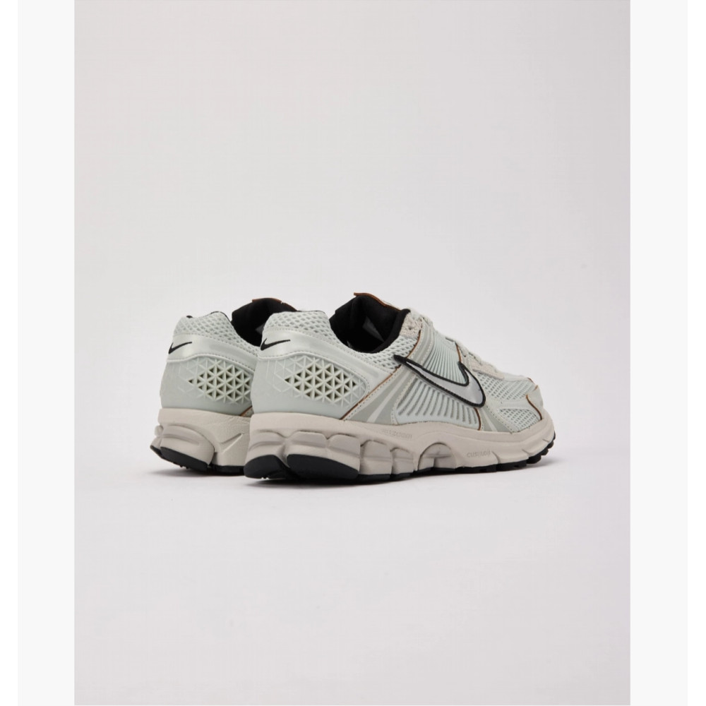 Кросівки Nike Zoom Vomero FN6742 001