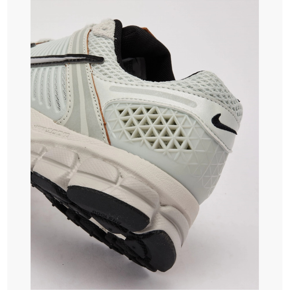 Кросівки Nike Zoom Vomero FN6742 001