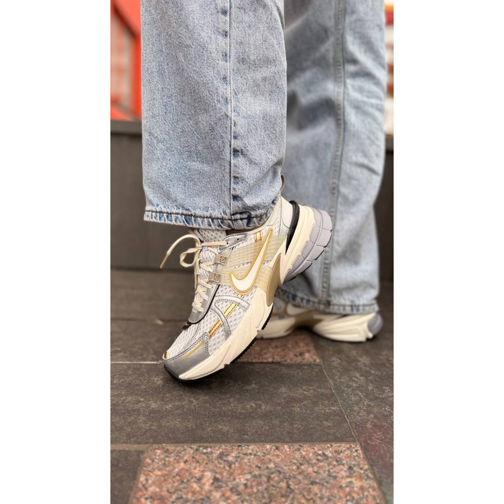 Кросівки Nike V2K Run HJ7245 100