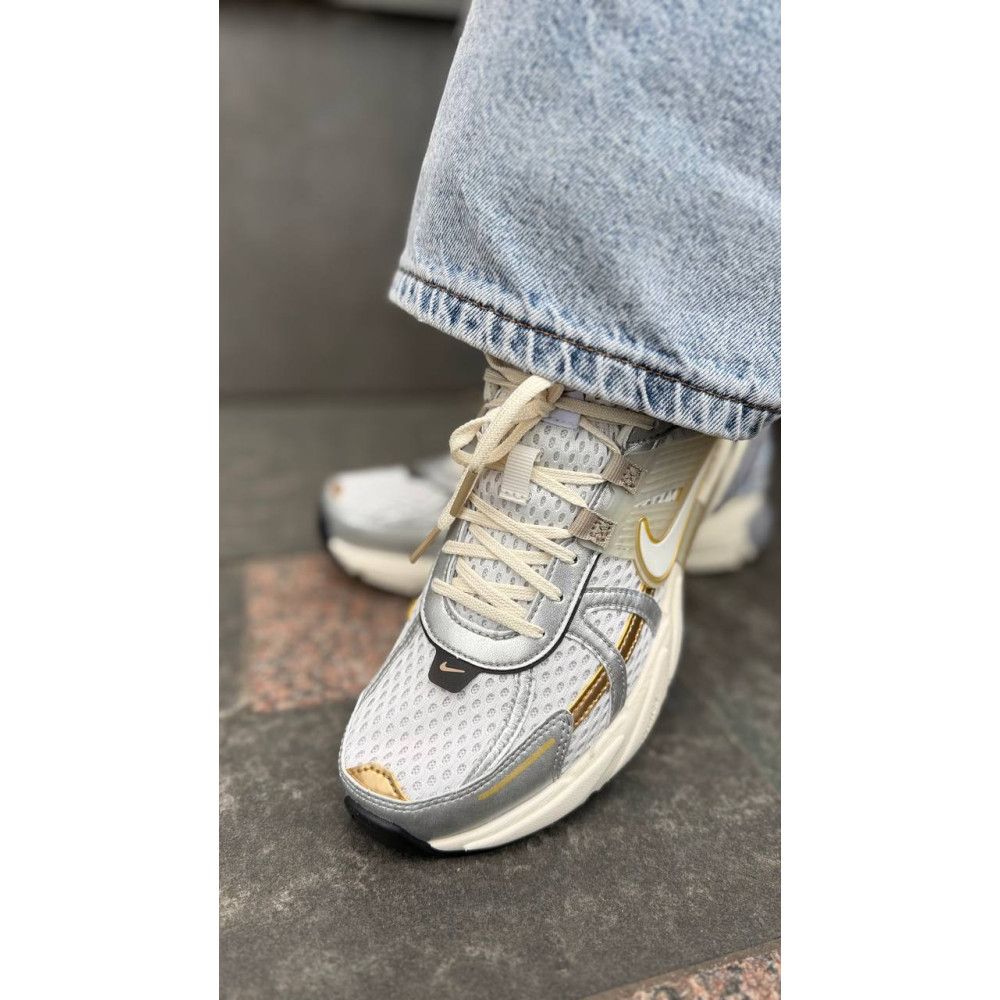Кросівки Nike V2K Run HJ7245 100