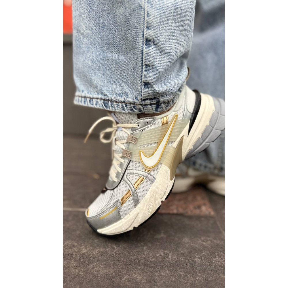 Кросівки Nike V2K Run HJ7245 100