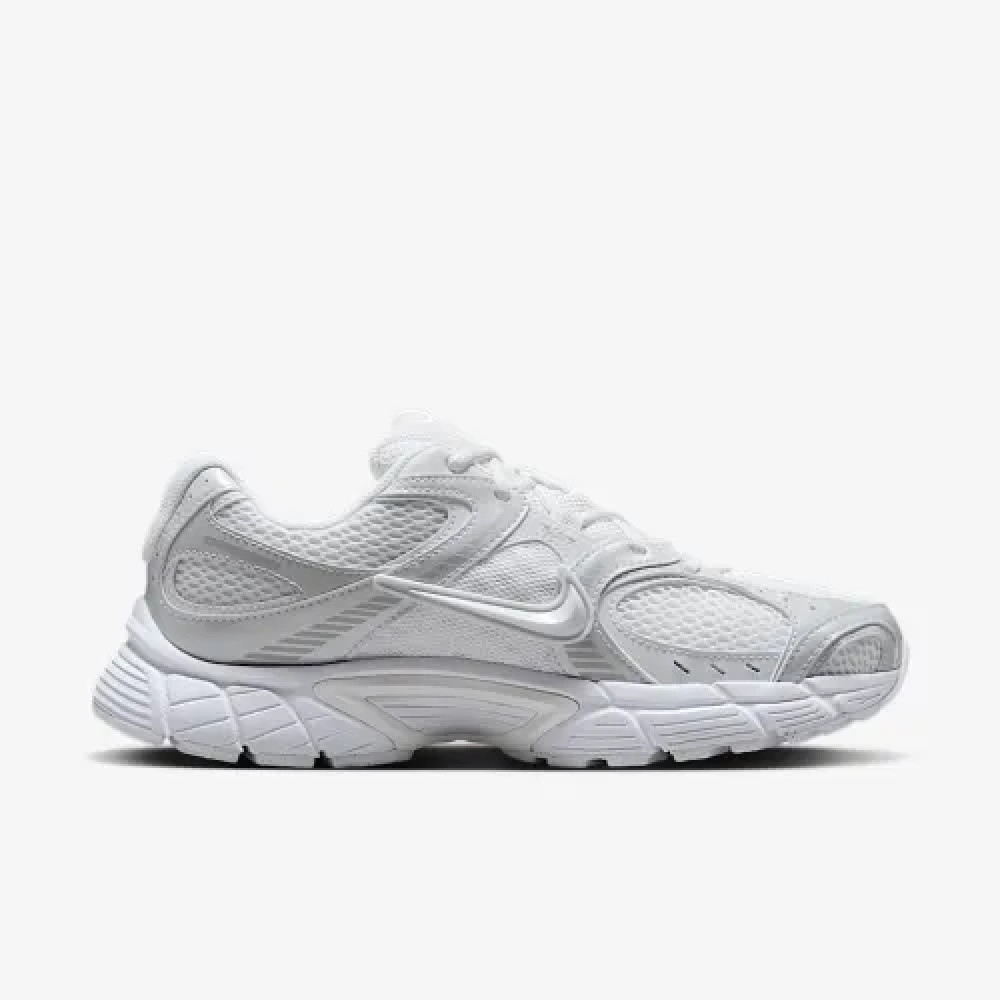 Кросівки Nike V5 RNR HQ7901 101