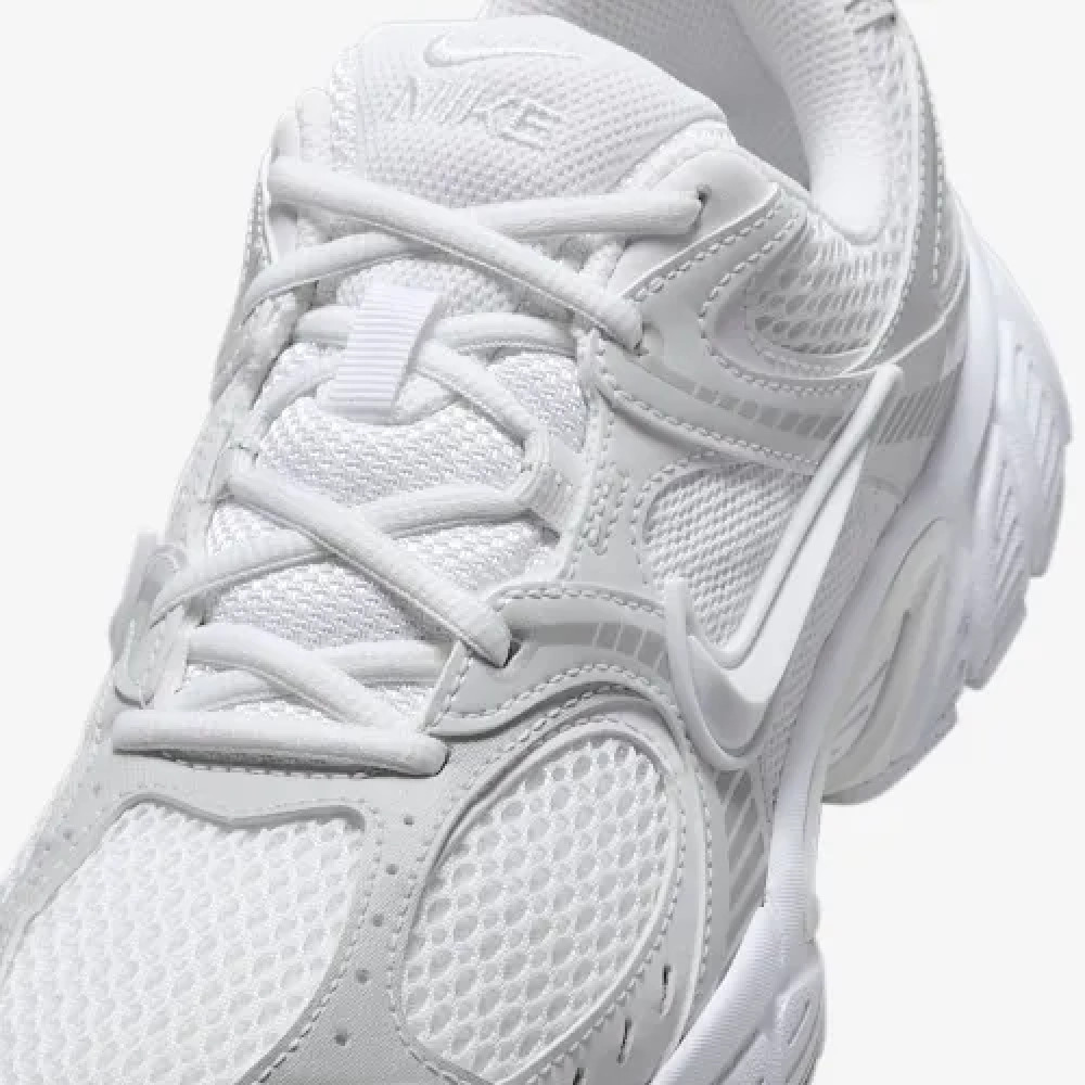 Кросівки Nike V5 RNR HQ7901 101